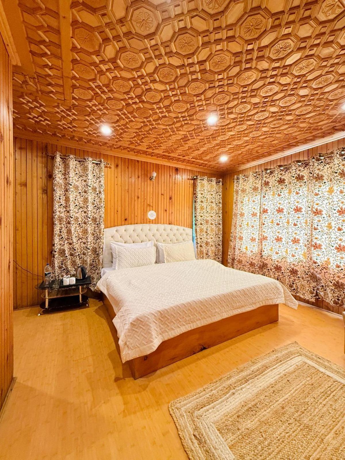 The Pinus Resort Pahalgām Esterno foto
