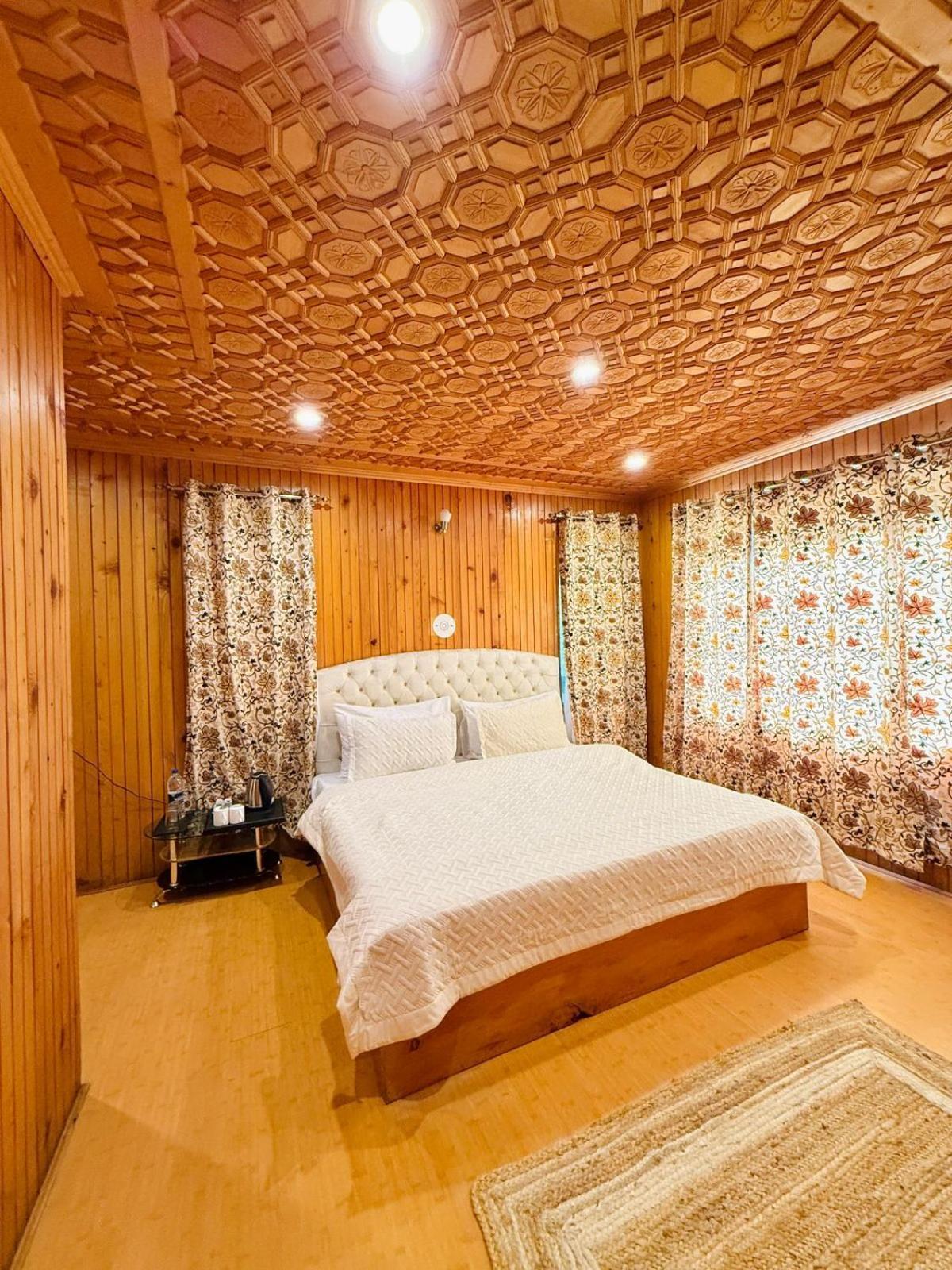 The Pinus Resort Pahalgām Esterno foto