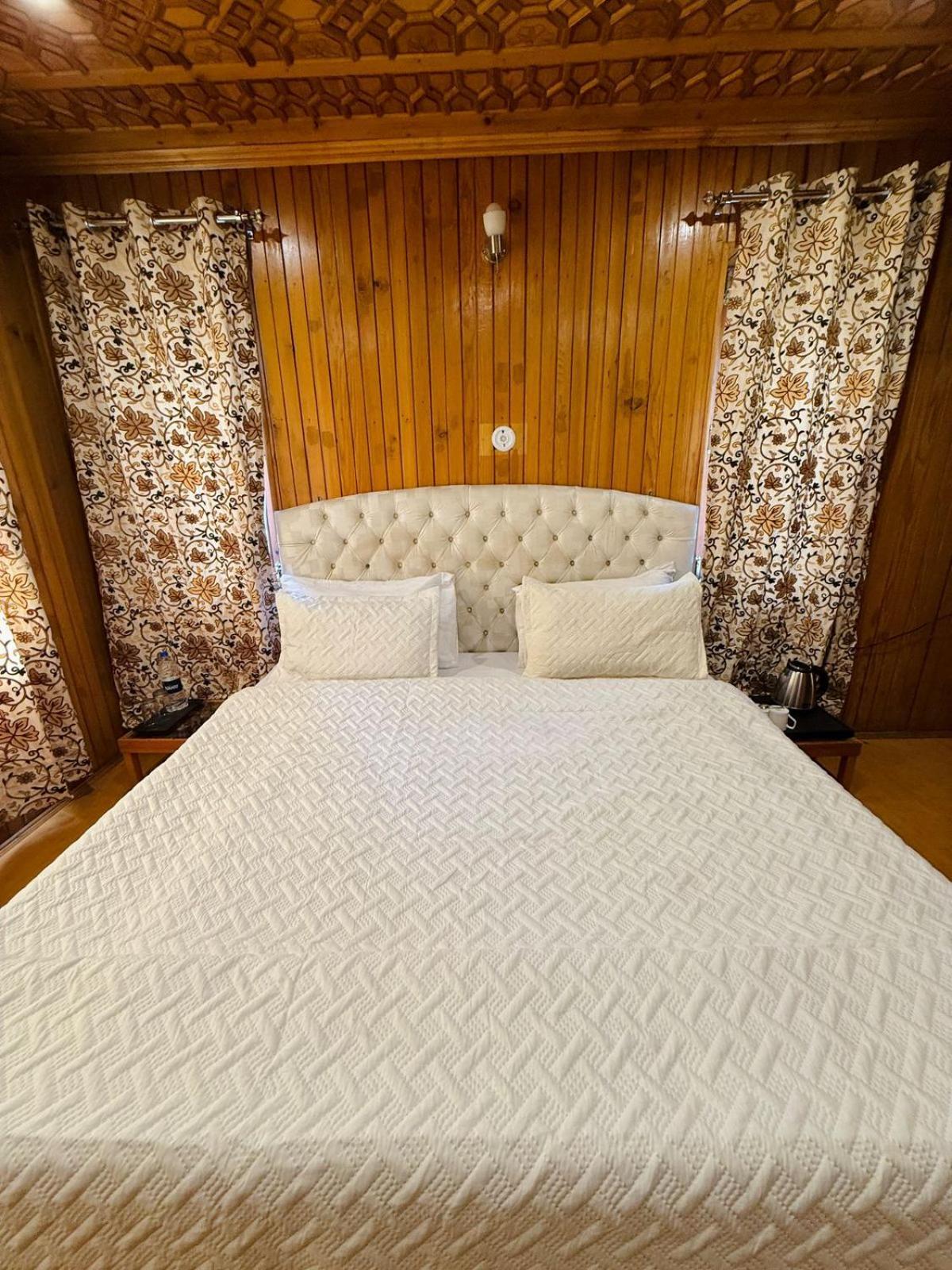 The Pinus Resort Pahalgām Esterno foto