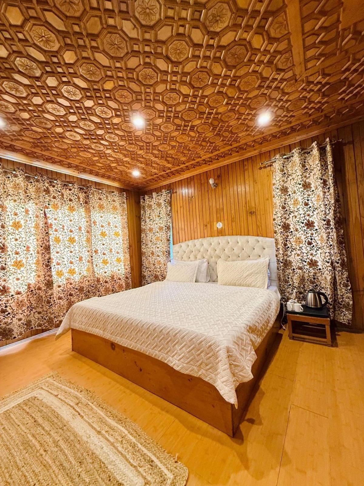 The Pinus Resort Pahalgām Esterno foto